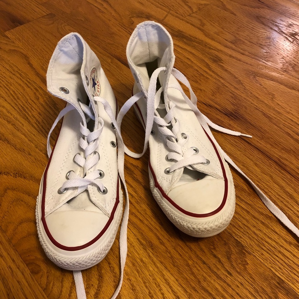 Women’s Size 6 White Hightop Converse